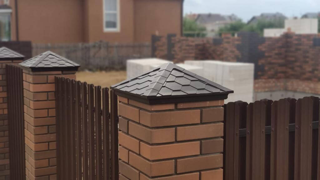 Колпак Zking Эверест Коричневый на столб 1.5х1.5 кирпича (390х390мм) в Твери фото