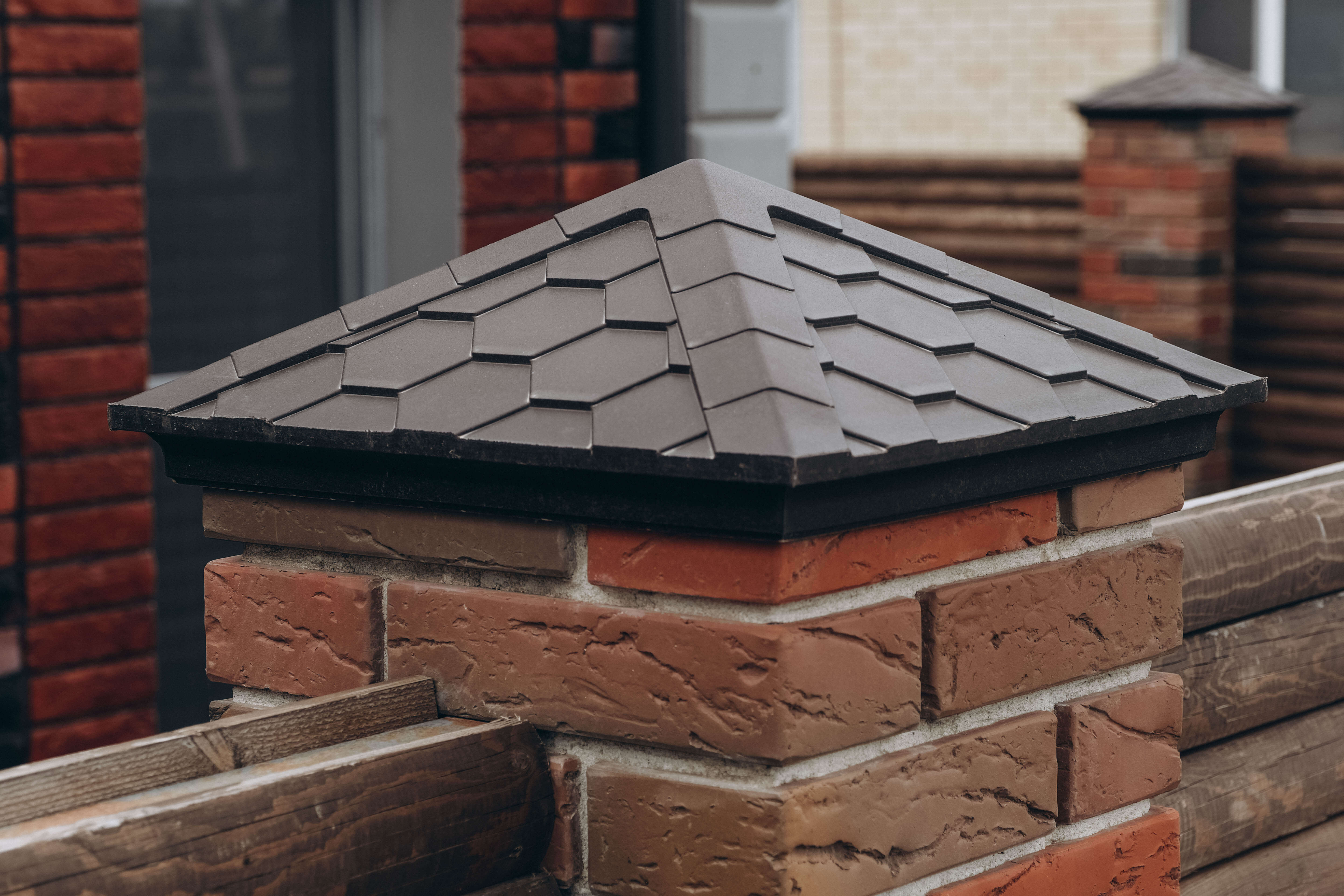 Колпак Zking Эверест Коричневый на столб 1.5х1.5 кирпича (390х390мм) в Твери фото